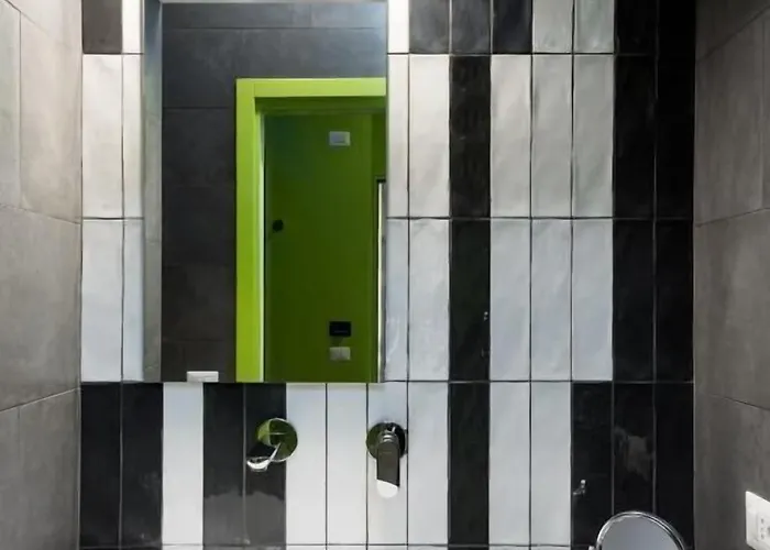 Circle In The Square Bed and Breakfast 4*