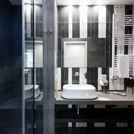 Circle In The Square 4*