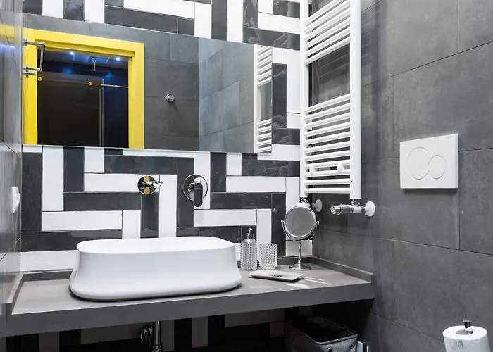 Circle In The Square Rome